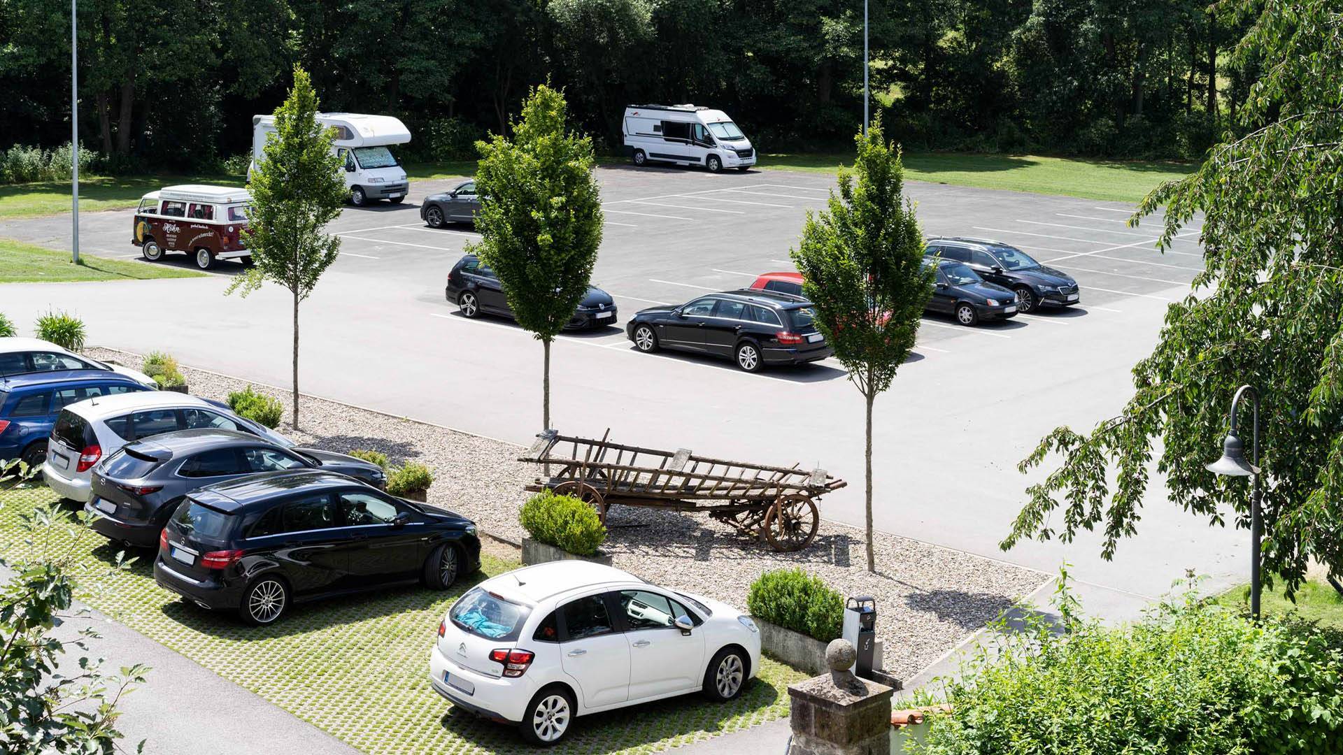 hotel-brauerei-gasthof-hoehn-parkplatz